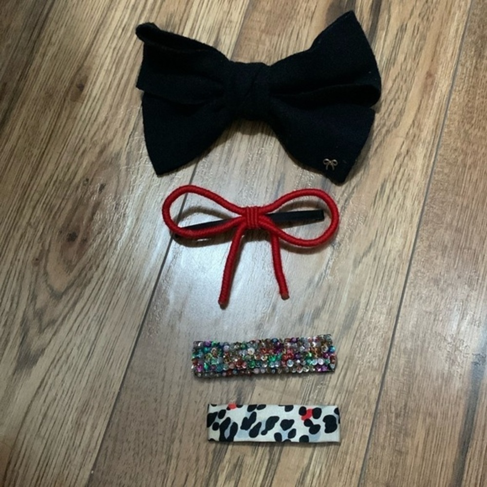 4 hair clips